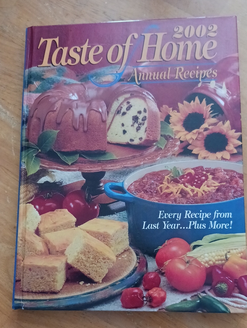 Taste of Home 2002 Annual Recipes Cookbook - Maroon and Blue Cover